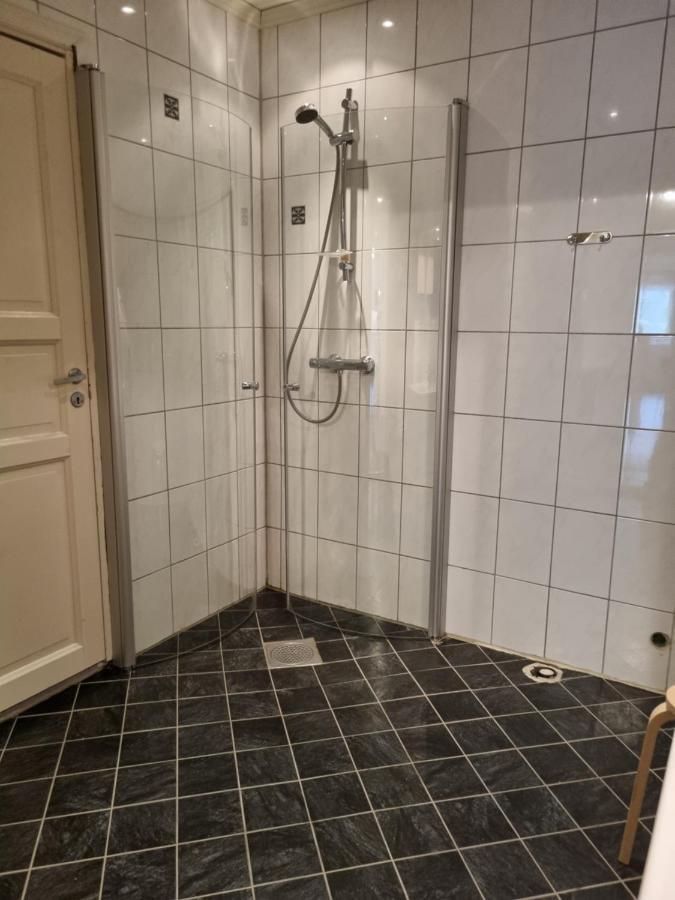 Stor Leilighet Med 4 Senger Sentralt I Forde Bagian luar foto